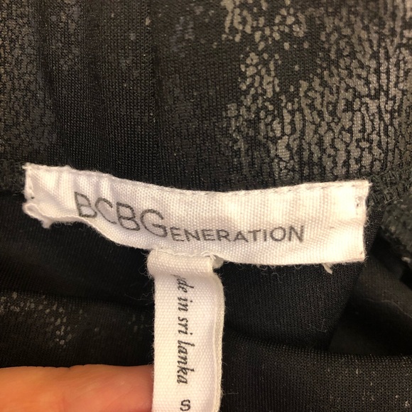 3/$30🌻| BCBG Foiled Leggings - Picture 6 of 7